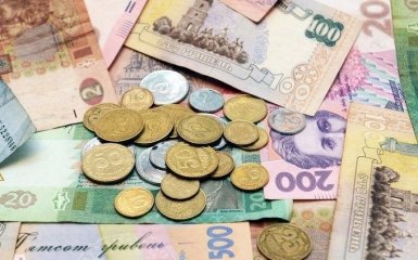 Зарплати, пенсії, допомоги: кому і на скільки підвищать виплати в жовтні