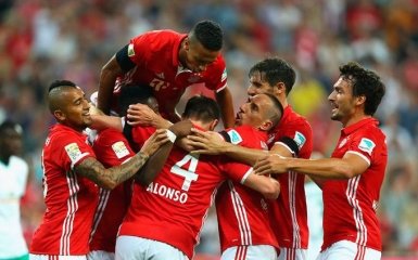 "Бавария" поиздевалась над командой украинца: опубликованы фото и видео