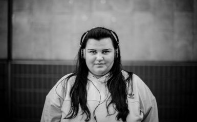 Реперка против травли: Alyona Alyona выпустила клип "Буллинг"