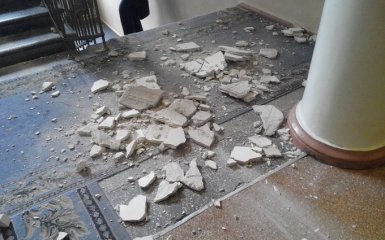 У запорізькій міськраді стеля "не витримала": опубліковано фото