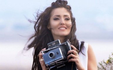 Пам'ять - як фотоплівка: українська співачка випустила відео на "світлу" пісню