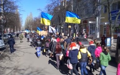 В бывшей столице «русской весны» провели шествие в честь Шевченко: опубликовано  видео