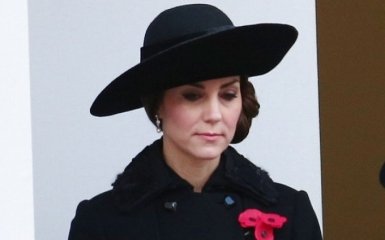 Кейт Миддлтон и Елизавета II в черных нарядах почтили память погибших солдат: появились фото