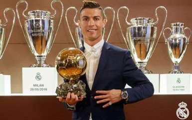 Роналду завоевал четвертый "Золотой мяч": опубликованы фото и видео