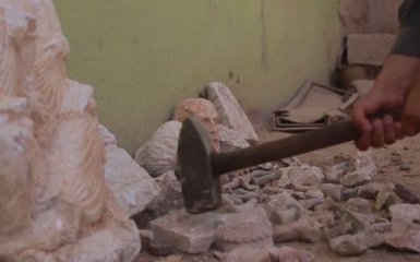 Боевики ИГИЛ показали, как уничтожают древние памятники в Сирии