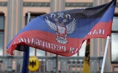 В Донецке неспокойно: здание "правительства" окружили автоматчики, перекрыто движение - соцсети