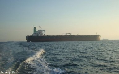 Tanker with Russian oil