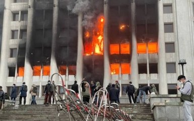 Протестувальники захопили резиденцію президента Казахстану