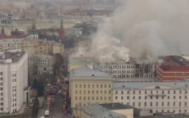 В горящем здании Минобороны РФ обрушилась крыша: новые фото и видео
