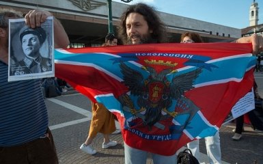 В Европе чуть не разогнали людей с флагами "Новороссии": опубликовано видео