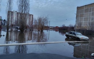 In Russian Kurgan region, the water level has risen critically due to a large-scale flood