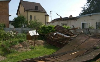 Из-за непогоды на Прикарпатье погиб человек: появились фото разрушений