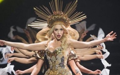 Бейонсе, кокошник сними: Полякова поймала поп-диву на плагиате, появилось фото