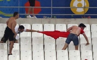 Росіяни на Євро-2016 продають закривавлені прапори британських уболівальників: опубліковані фото