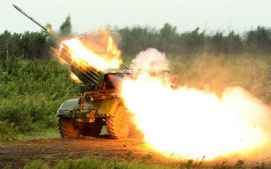 Бойовики стягнули десятки танків і "Градів" до окупованого Луганську