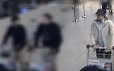 В сети появились кадры с террористами-смертниками в Брюсселе: опубликовано видео