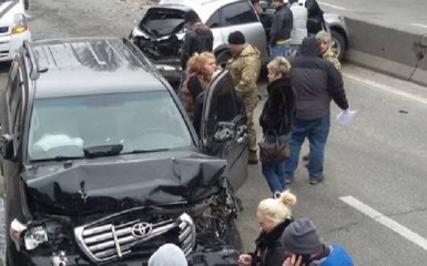 В Киеве произошло ДТП с 8 автомобилями: опубликовано видео