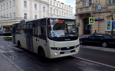 Кабмін заборонив вмикати музику в громадському транспорті