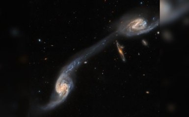 Телескоп Hubble сфотографировал "звездный мост" между галактиками