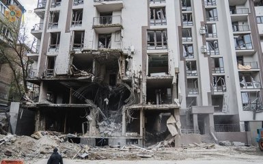 Поліція затримала можливих коригувальників вогню по багатоповерхівці у Києві