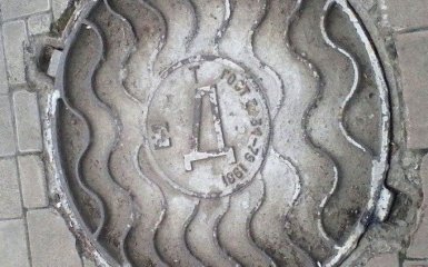 Боевики ДНР из-за страха терактов заварили канализационные люки: появились фото