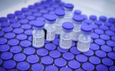 У США затвердять "посилювач" вакцини проти коронавірусу