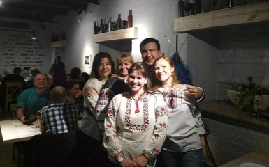 Саакашвили похвастался фото в вышиванке с красавицами