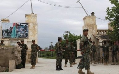 Увеличилось число жертв нападения боевиков на военную базу в Афганистане