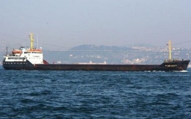 В Босфоре потерпел крушение сухогруз, который возил сырье в оккупированный Крым: появились фото и видео