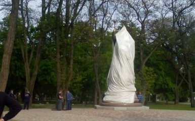 У Полтаві намагалися підірвати пам'ятник борцю за Україну: опубліковані фото