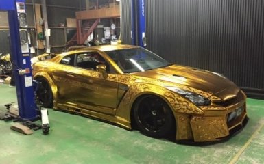 Nissan GT-R отримав гравірований золотий кузов (24 фото, відео)
