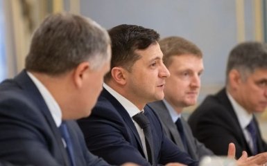 Зеленський просить українські партії про невідкладну допомогу