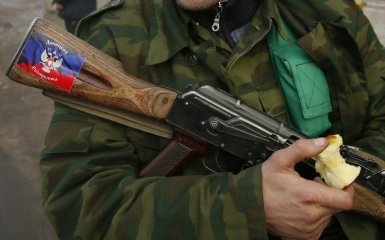 Война на Донбассе: разведка рассказала о пьянстве и наркомании среди боевиков
