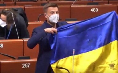 В ПАСЕ пригрозили жестко наказать депутата за демонстрацию флага Украины