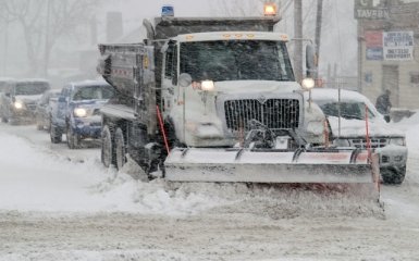 Автодор поставив снігоприбиральну техніку чергувати в посиленому режимі