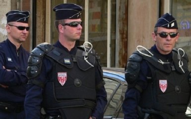 Поліція Франції отримає розширені повноваження через теракти