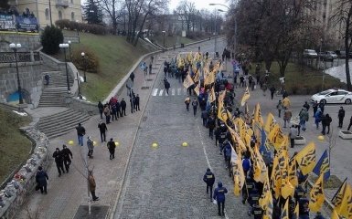 Активисты "Азова" колоннами пошли к администрации Порошенко: появились фото