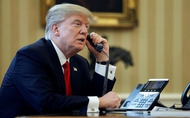 Трамп нарушил протокол, раздавая номер своего мобильного лидерам государств