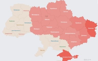 В Україні оголошено повітряну тривогу через ракетну атаку РФ. У Києві чутно вибухи