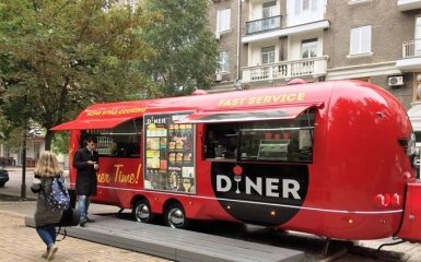 В Донецке с помощью Путина рекламируют беляши: опубликованы фото