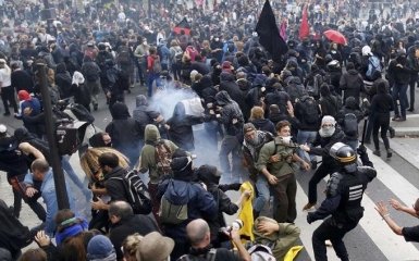 Грандиозные протесты во Франции завершились боями с полицией: появились фото и видео