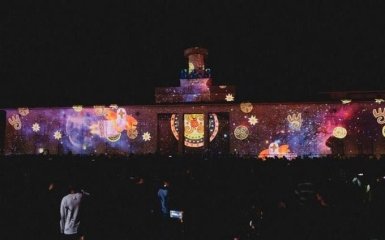 В Киеве открылся международный световой фестиваль: опубликованы зрелищные фото и видео