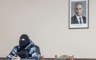 В России продали показательное фото с Путиным и силовиком за 2 миллиона