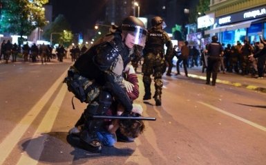 В Македонии протестующие захватили парламент: опубликованы фото и видео