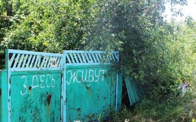 Доба пожеж і вибухів: обстріл бойовиками ДНР селища призвів до тяжких наслідків