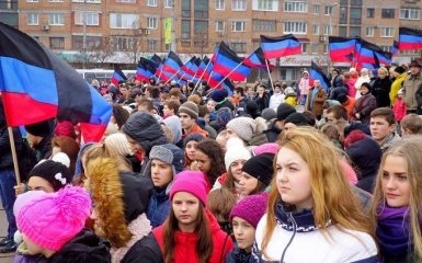 Бойовики ДНР готують масовку до святкування річниці "референдуму"