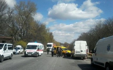 На Хмельнитчине произошло крупное ДТП с пассажирским  автобусом: опубликованы фото