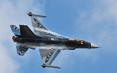 Чому США раптово змінили позицію щодо F-16 для України — дані NYT