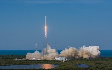 Впервые ракета Falcon 9 успешно приземлилась в океане: опубликовано полное видео