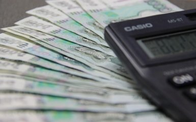 При сохранении цены на нефть в $30 за баррель РФ придется тратить Резервный фонд